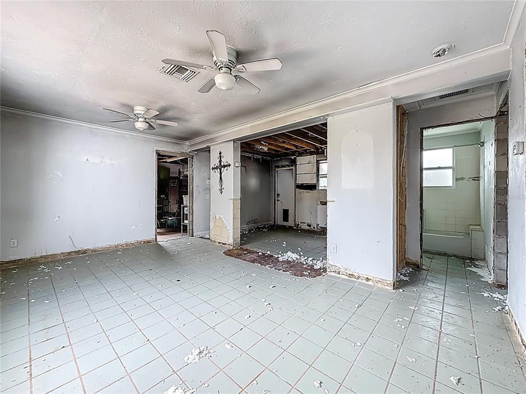 18012 4th Street East Redington Shores, FL 33708 - Photo 18 of 52