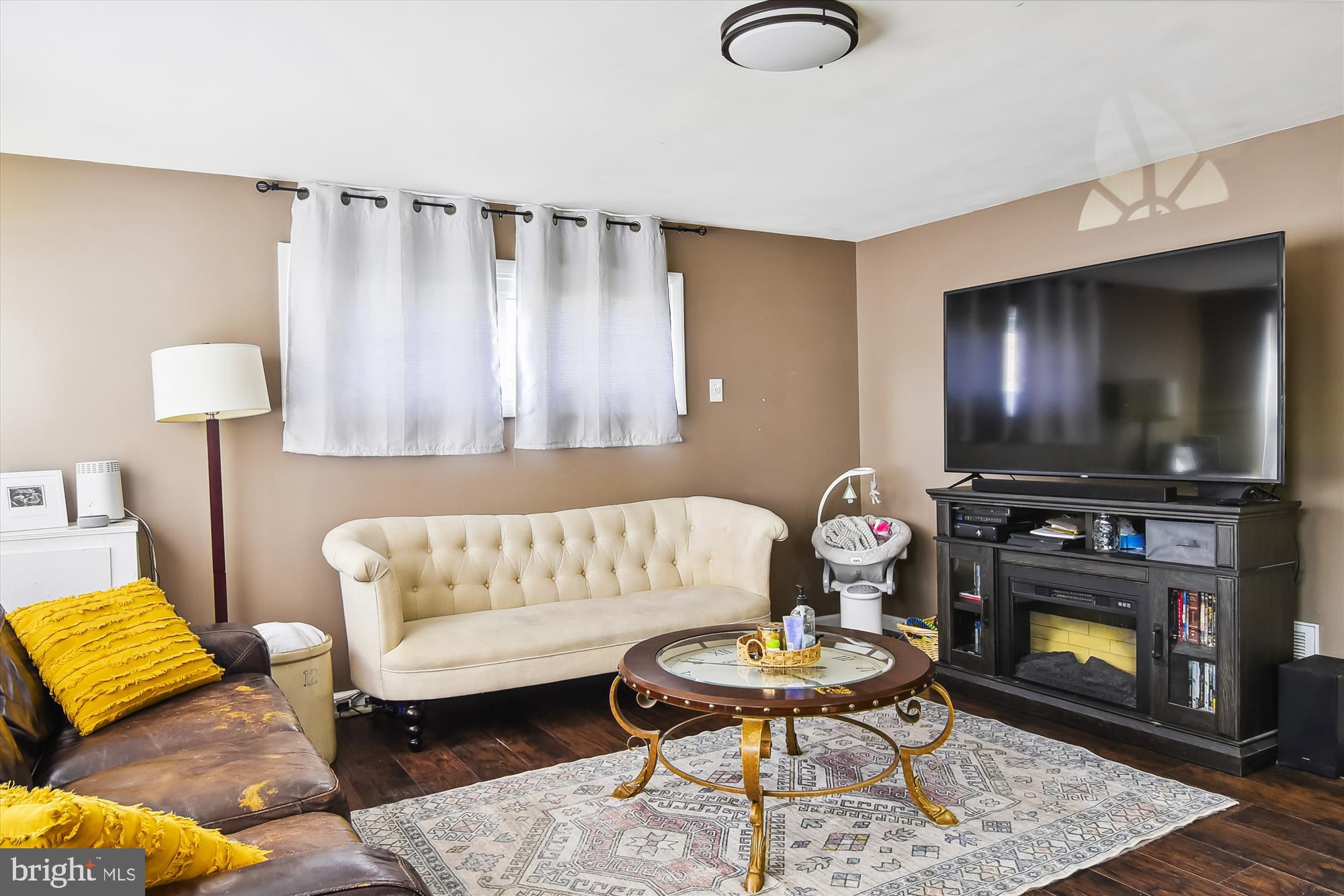 2756 Yarnall Road Halethorpe, MD 21227 - Photo 3 of 21 Living room