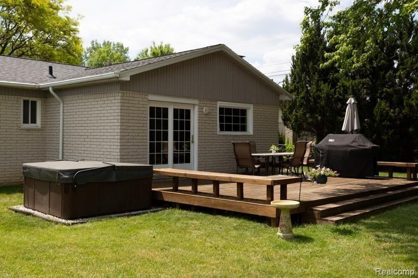2079 Oakcrest Road Sterling Heights, MI 48310 - Photo 27 of 27 BACKYARD6.jpg