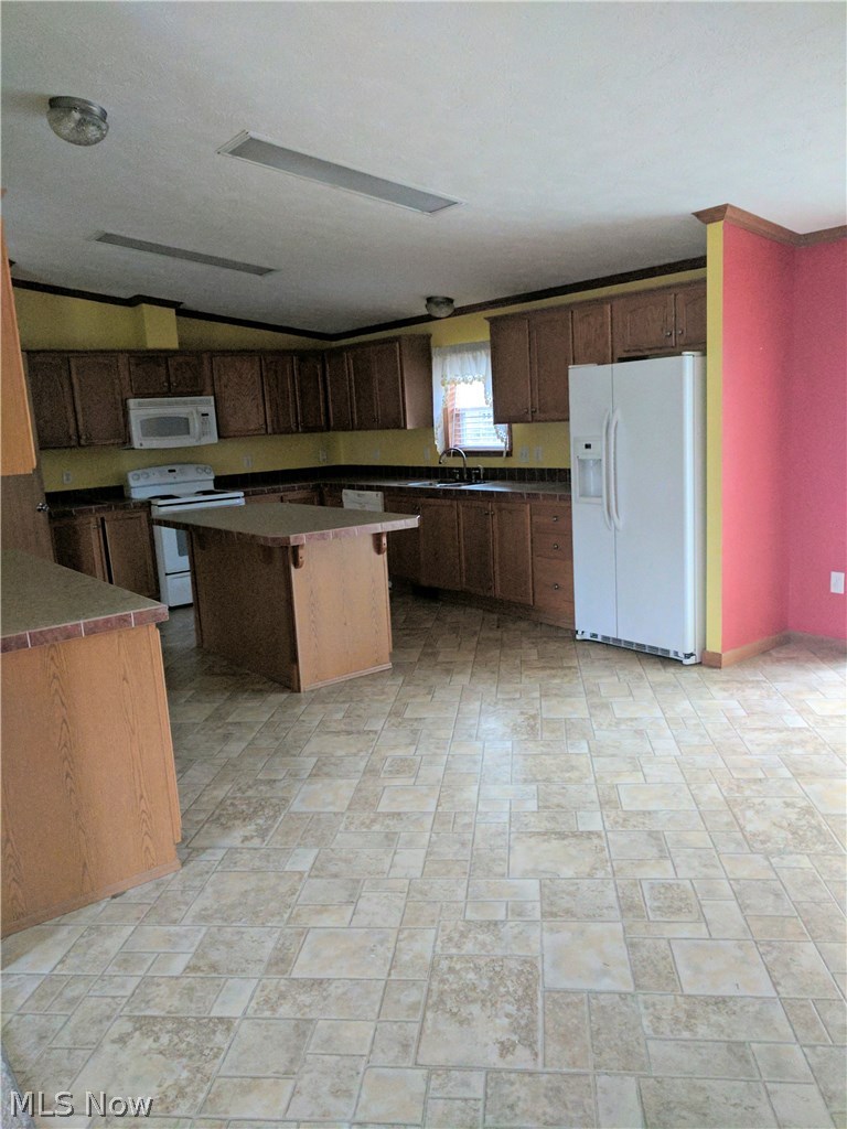 375 North Johnson Road Sebring, OH 44672 - Photo 2 of 5 Gallery Image 2