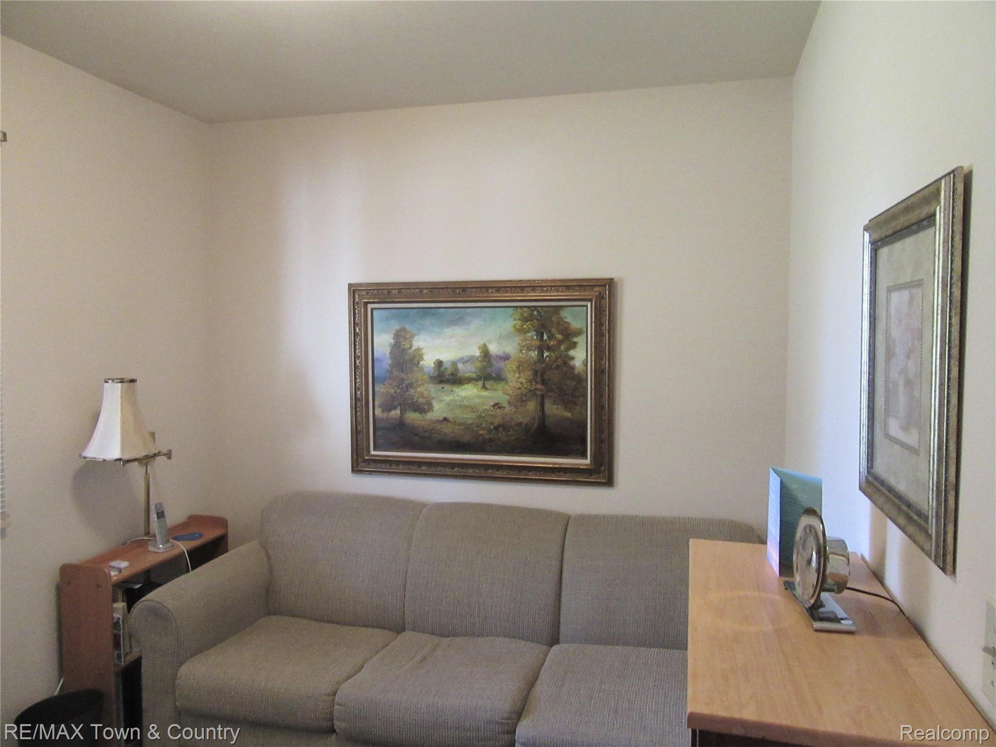 6395 Turner Road Flushing, MI 48433 - Photo 16 of 24 turner bed 3.JPG