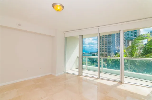 $1,050,000 | 465 Brickell Avenue, Unit BAY 419, Miami, FL 33131