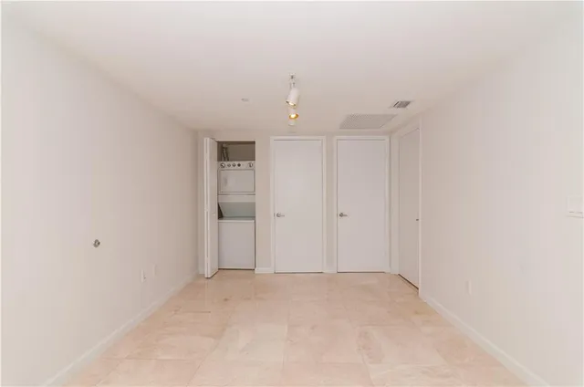 $1,050,000 | 465 Brickell Avenue, Unit BAY 419, Miami, FL 33131