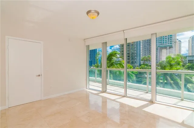 $1,050,000 | 465 Brickell Avenue, Unit BAY 419, Miami, FL 33131