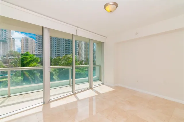 $1,050,000 | 465 Brickell Avenue, Unit BAY 419, Miami, FL 33131