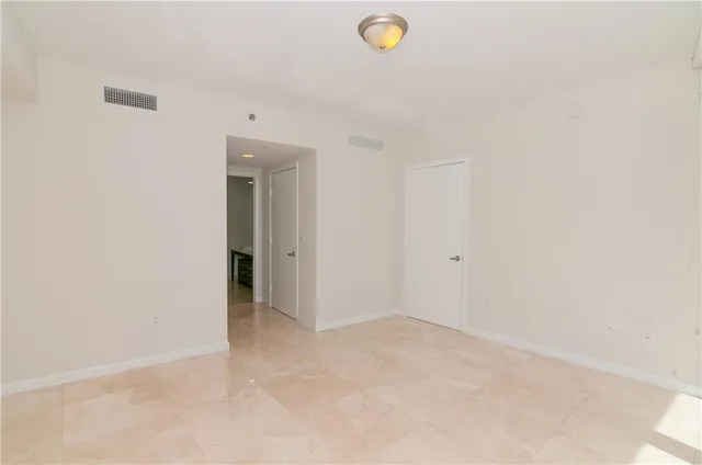 $1,050,000 | 465 Brickell Avenue, Unit BAY 419, Miami, FL 33131