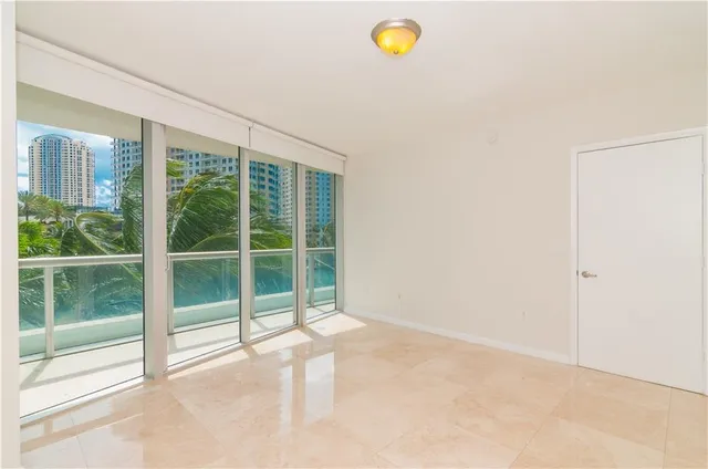 $1,050,000 | 465 Brickell Avenue, Unit BAY 419, Miami, FL 33131