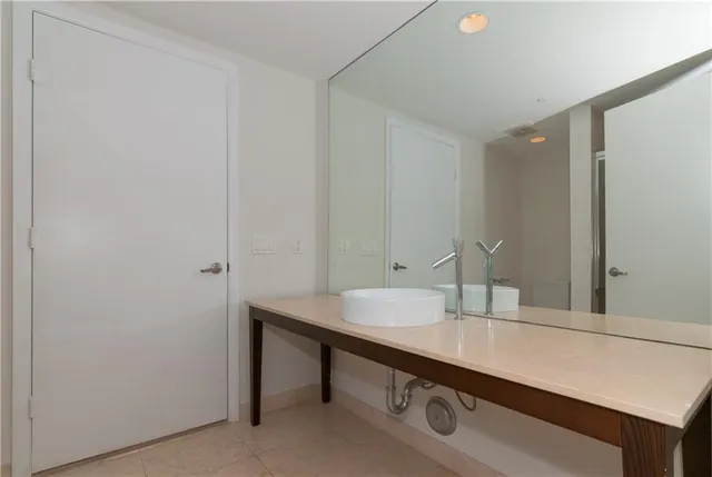 $1,050,000 | 465 Brickell Avenue, Unit BAY 419, Miami, FL 33131