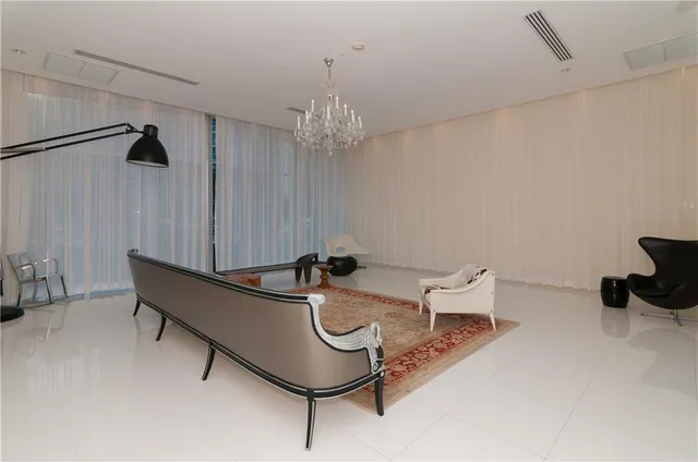 $1,050,000 | 465 Brickell Avenue, Unit BAY 419, Miami, FL 33131