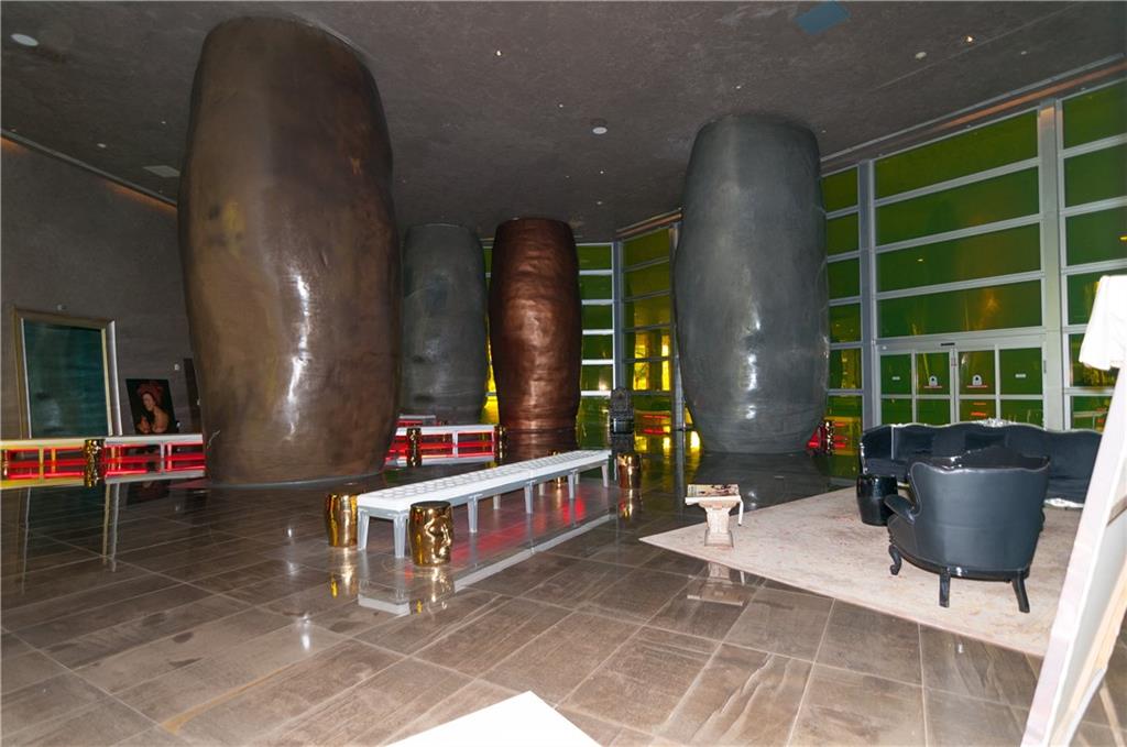 465 Brickell Avenue, Unit BAY 419 Miami, FL 33131 - Photo 54 of 54 a building outdoor space with patio furniture and potted plants