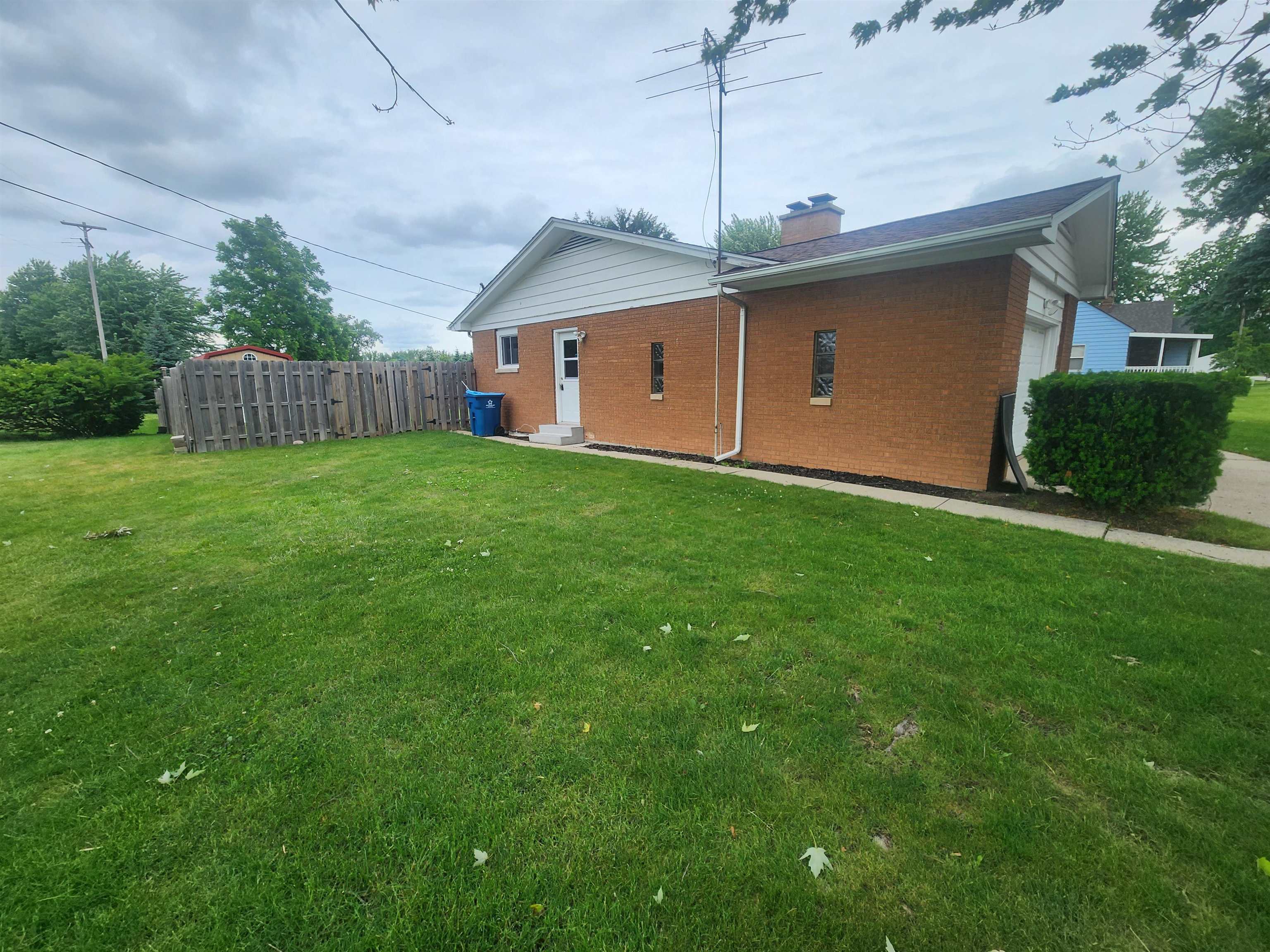 1974 West Youngs Ditch Road Bay City, MI 48708 - Photo 3 of 37