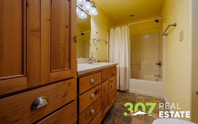 $515,000 | 1313 Meadow Ln Avenue, Cody, WY 82414