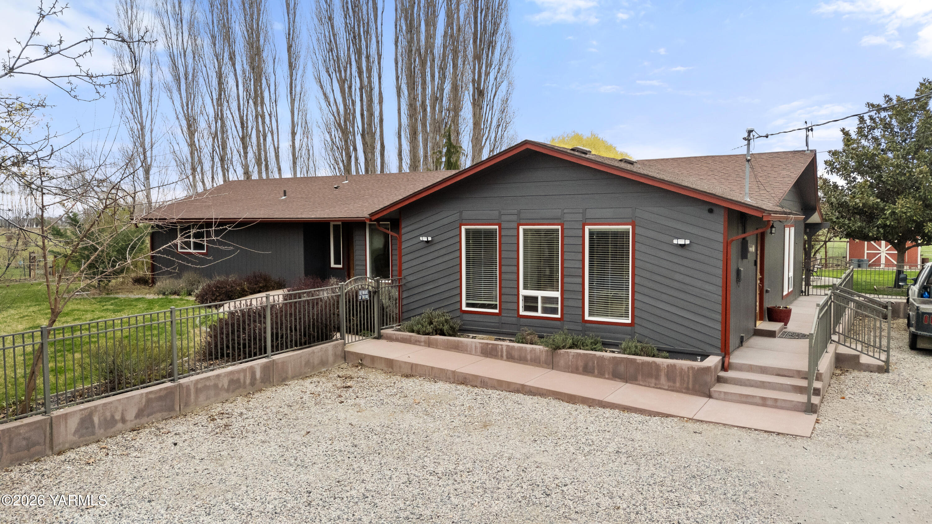 168802 West Johnson Road Prosser, WA 99350 - Photo 2 of 47 anderson side door