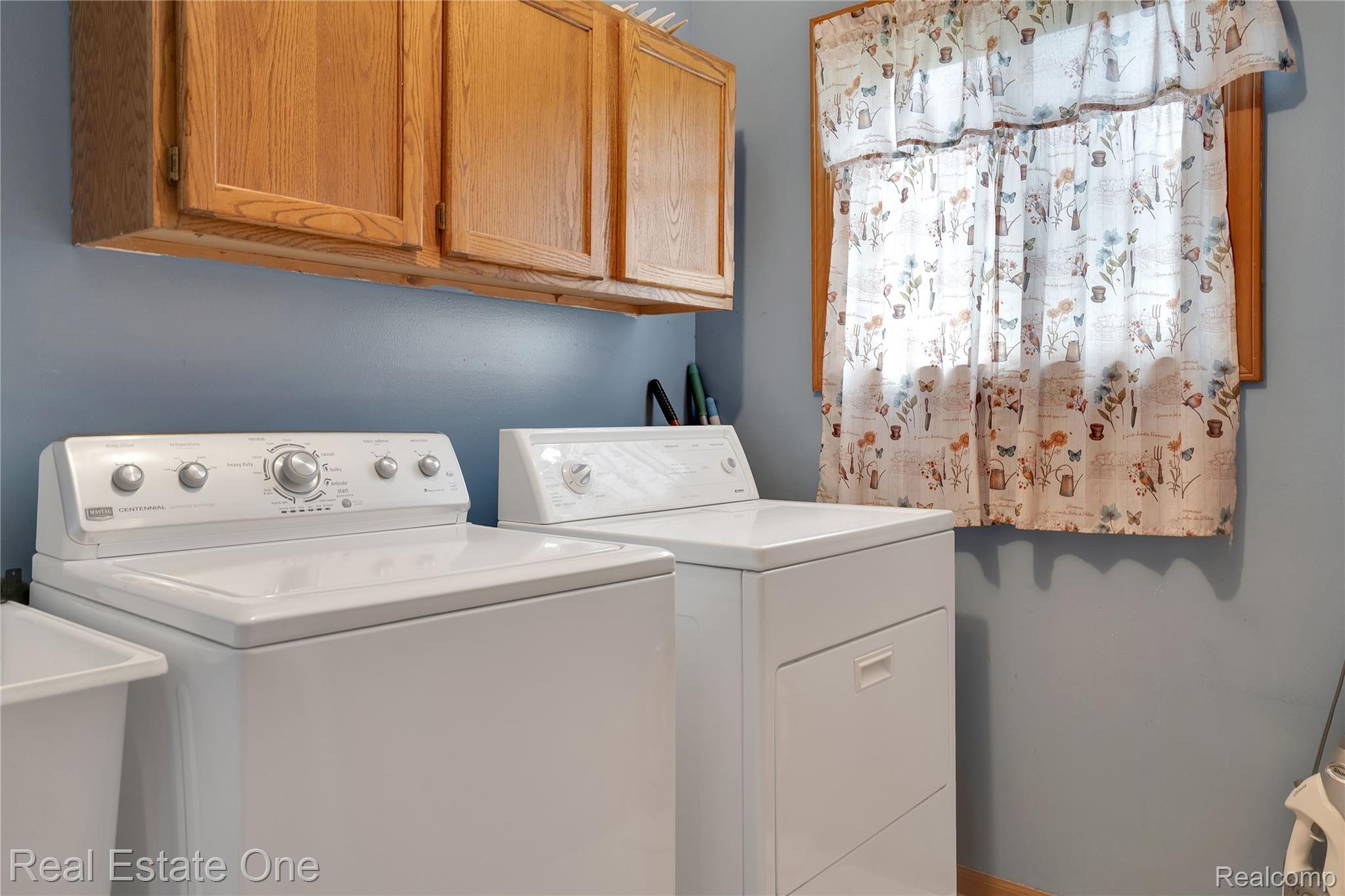 50285 Riverside Drive Macomb, MI 48044 - Photo 15 of 39 FIRST FLOOR LAUNDRY