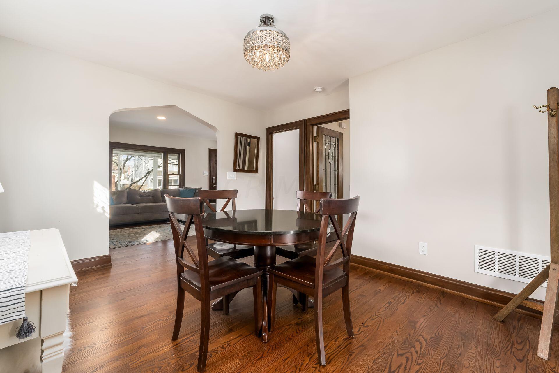 726 South Cassingham Road Columbus, OH 43209 - Photo 14 of 55 DINING ROOM