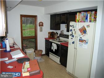 1875 Meadow Road Southampton, PA 18966 - Photo 7 of 11 Kitchen