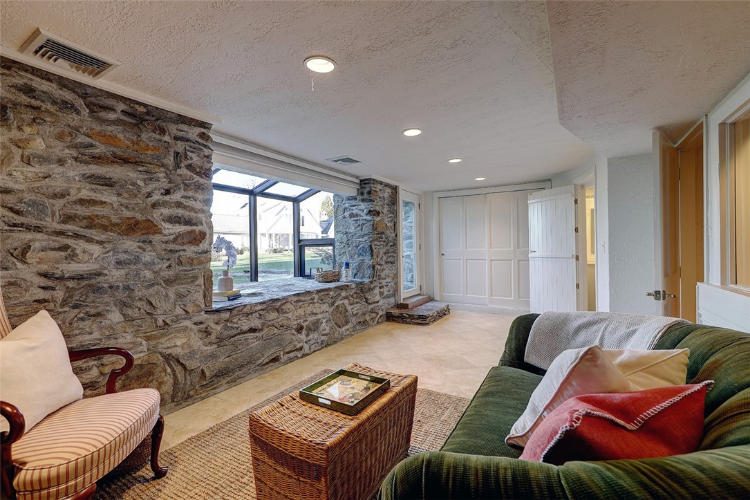 15 Oyster Point, Unit 15A Warren, RI 02885 - Photo 28 of 36