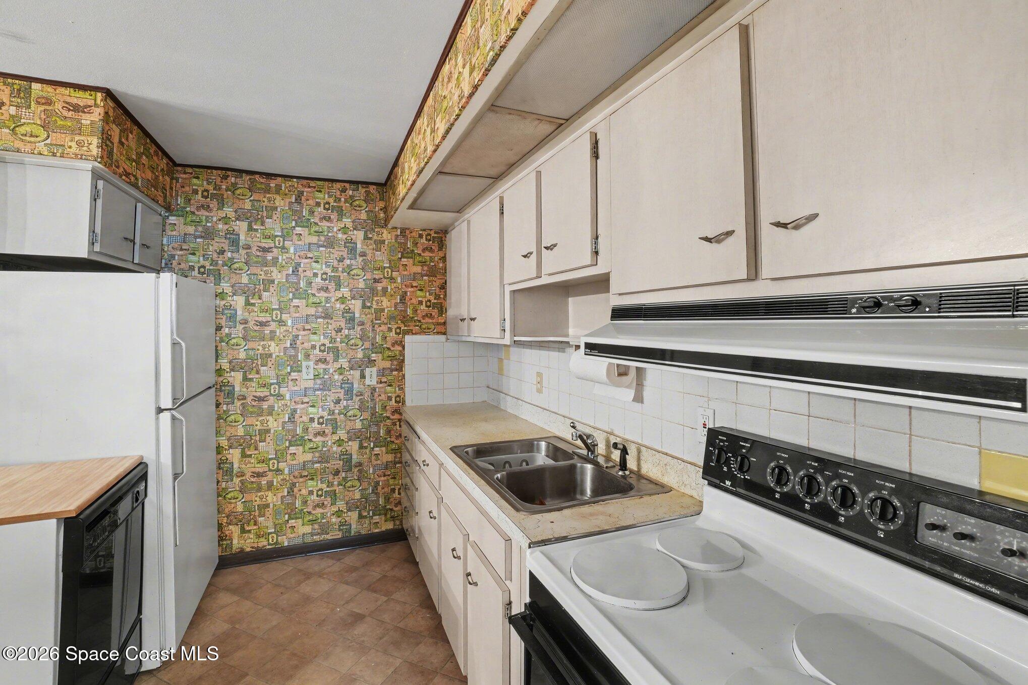 2169 Laden Road Melbourne, FL 32935 - Photo 11 of 15 011_file_5046