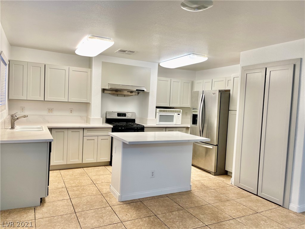 7265 Linaria Road Las Vegas, NV 89113 - Photo 3 of 16