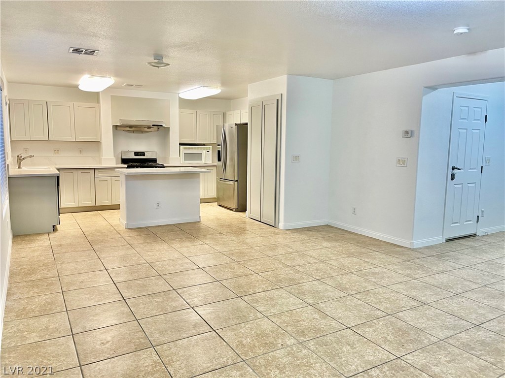 7265 Linaria Road Las Vegas, NV 89113 - Photo 5 of 16