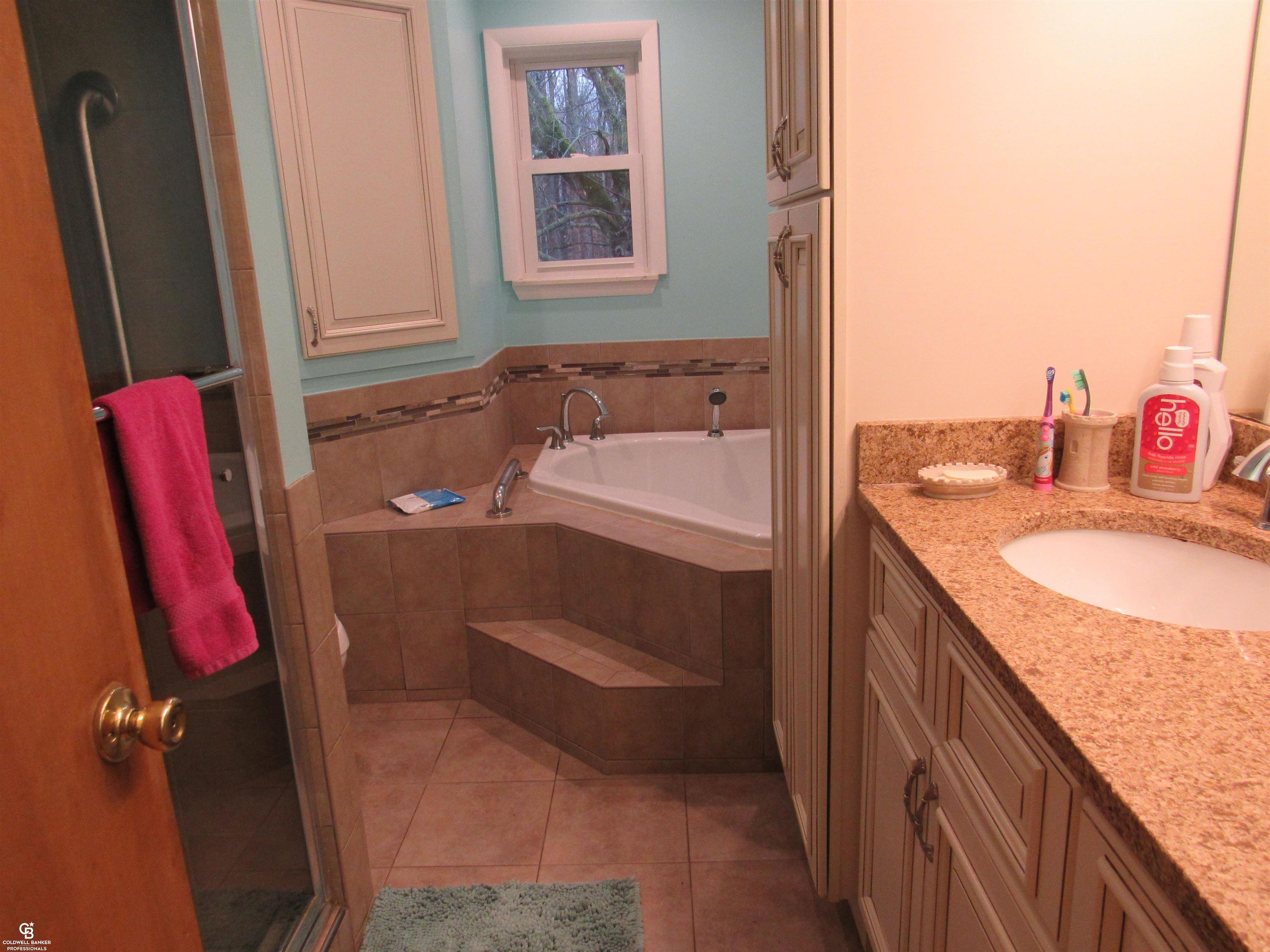 3204 South Van Dyke Road Almont, MI 48003 - Photo 9 of 45 50132354-bd981372-3906-4157-88eb-2d7f793c5de3.JPG