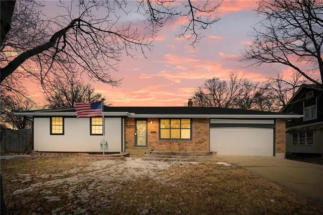 $249,900 | 800 East Pearl Street, Harrisonville, MO 64701