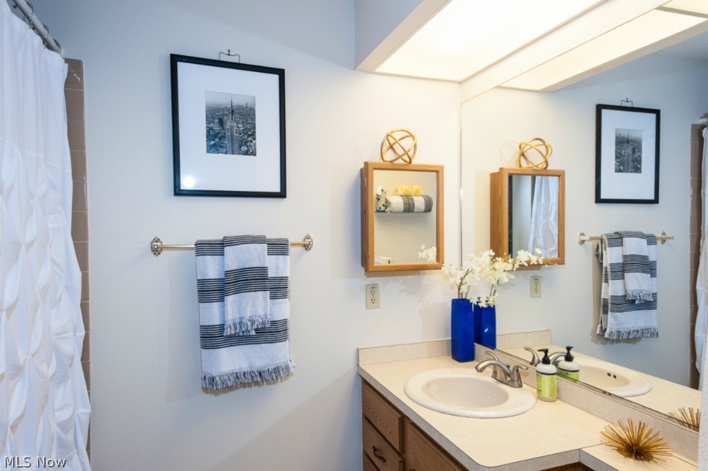 17697 Drake Road Strongsville, OH 44136 - Photo 10 of 21 Gallery Image 10
