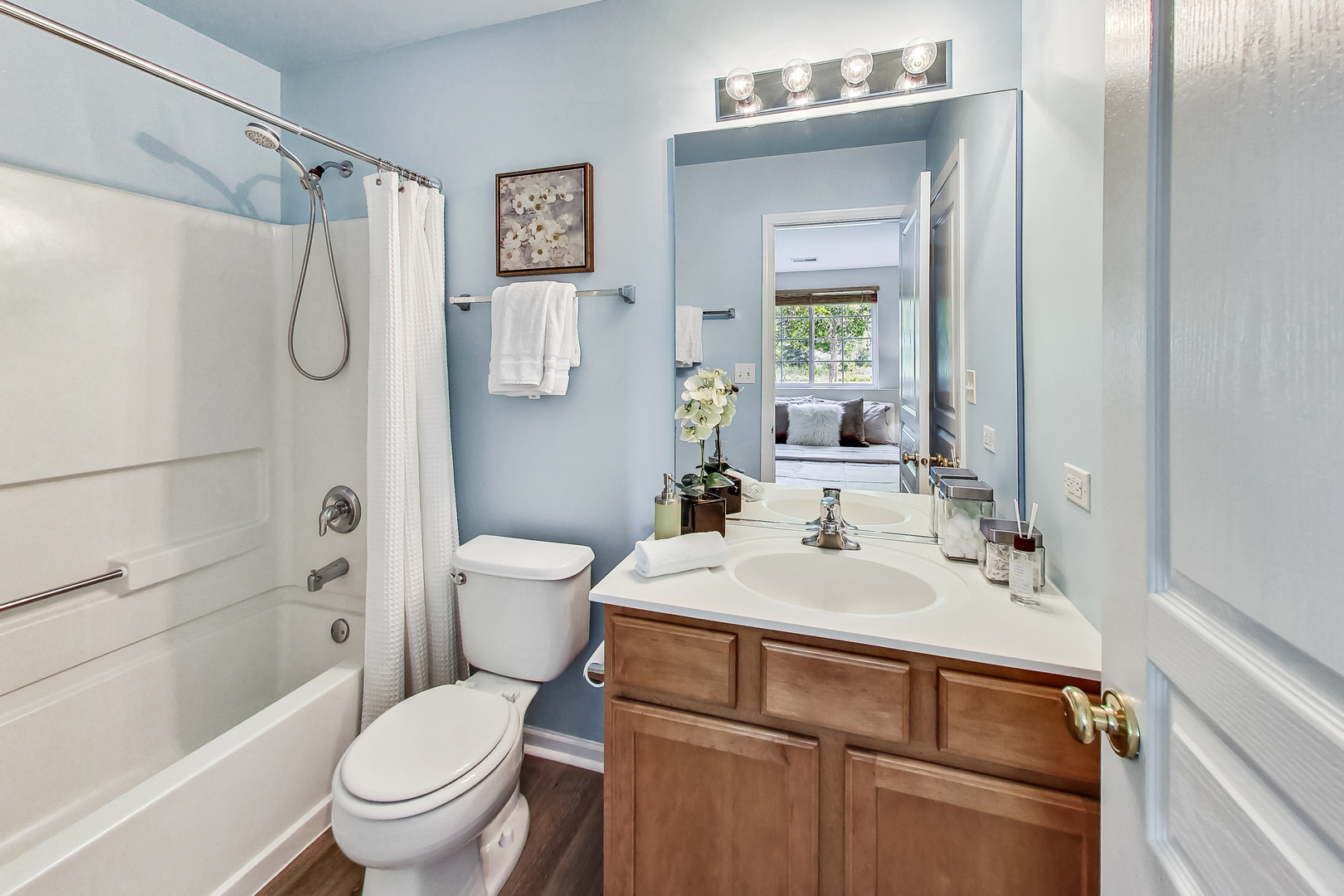 1052 Reserve Drive Elgin, IL 60123 - Photo 31 of 40 a bathroom with a sink toilet and shower