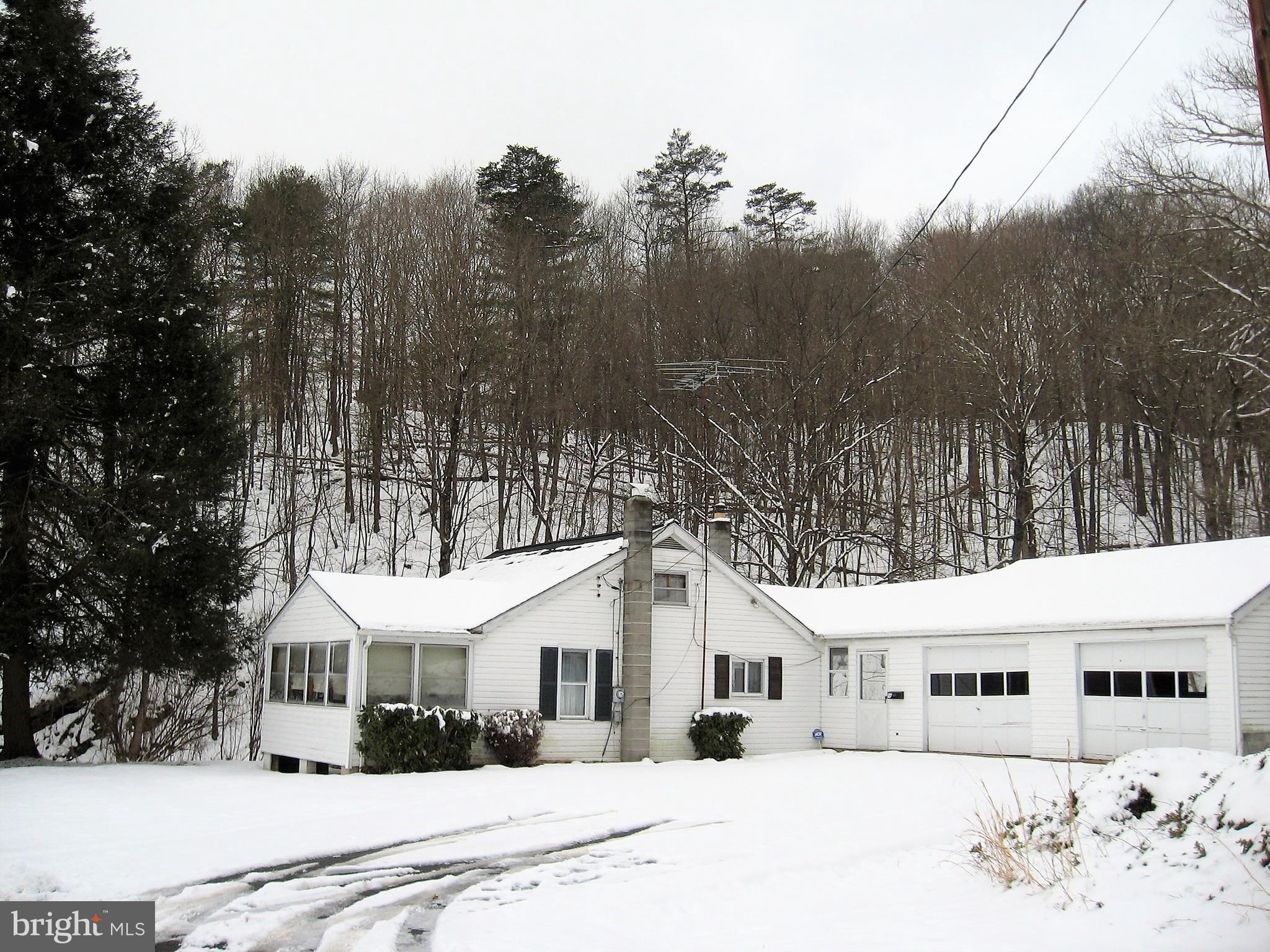 2562 Virginia Line Road Berkeley Springs, WV 25411 - Photo 7 of 45 Gallery Image 7