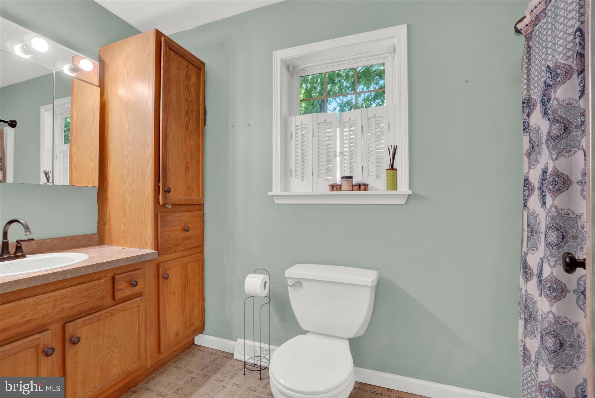 15 Susquehanna Road Delta, PA 17314 - Photo 10 of 32 Primary Bathroom