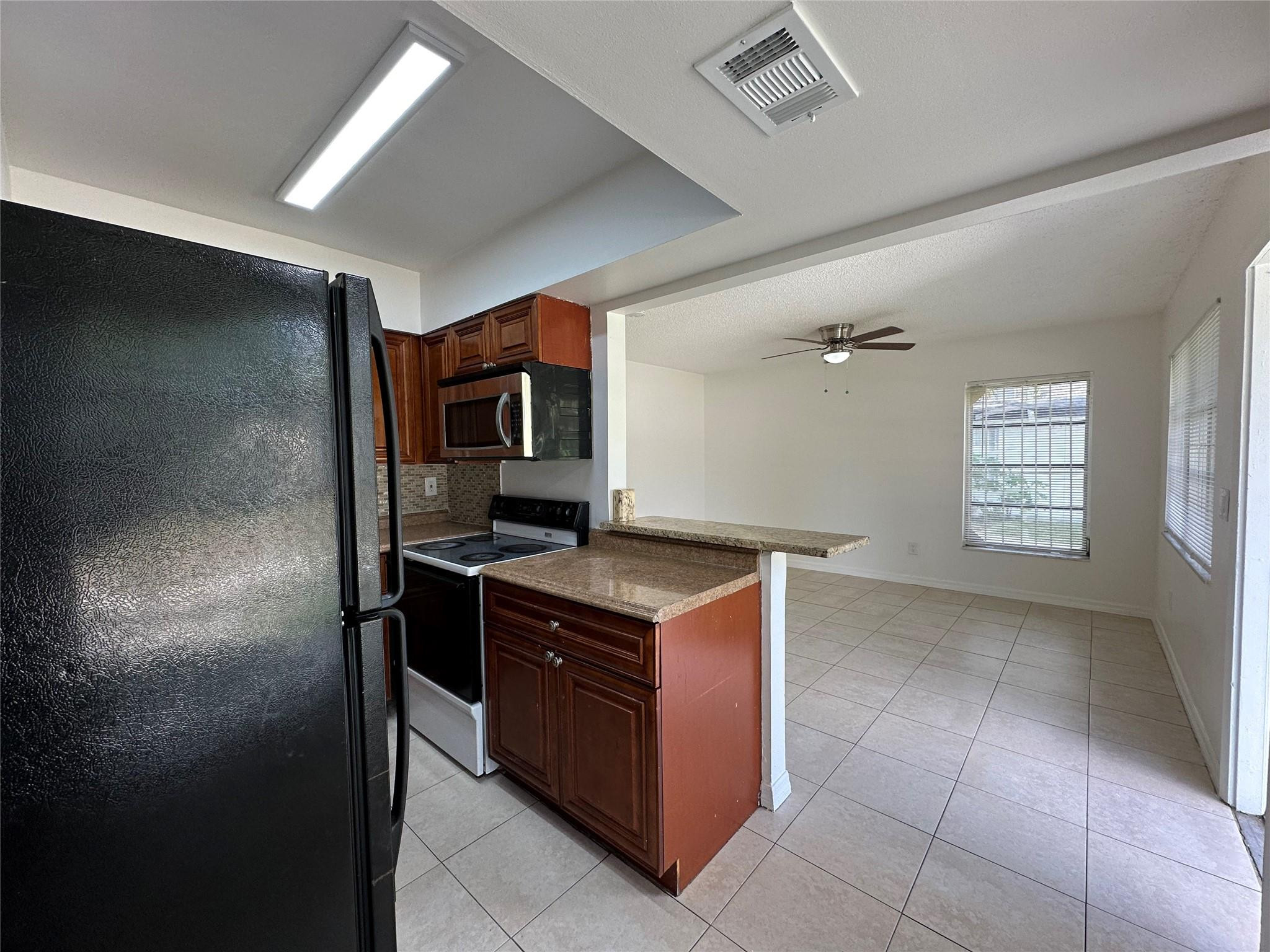 4654 Schall Road, Unit 4656 West Palm Beach, FL 33417 - Photo 3 of 11 Photo 3