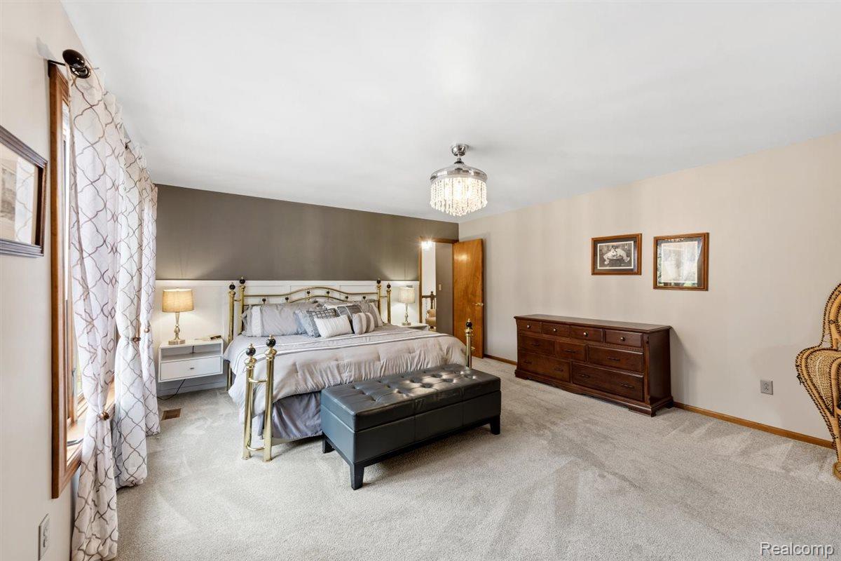 125 Olde Franklin Road Howell, MI 48855 - Photo 34 of 57 Primary suite