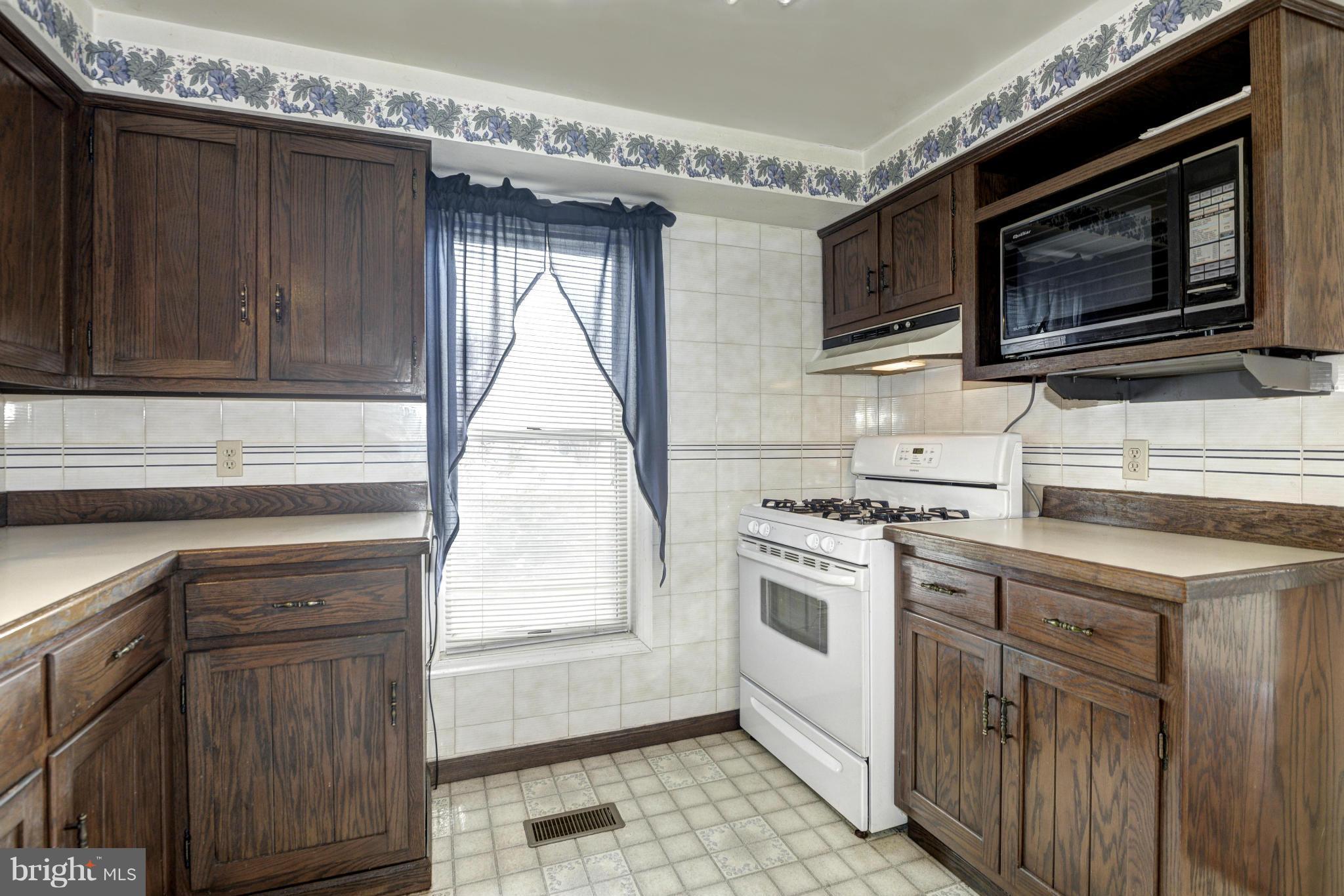 5215 Grandview Road Hanover, PA 17331 - Photo 3 of 30 Kitchen