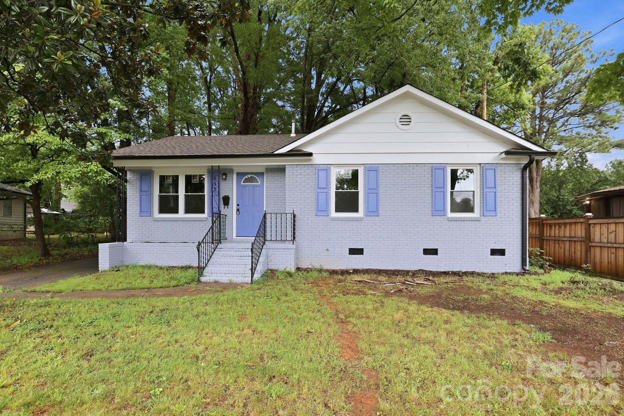 835 Ranch Road Charlotte, NC 28208 - Photo 1 of 24 Gallery Image 1