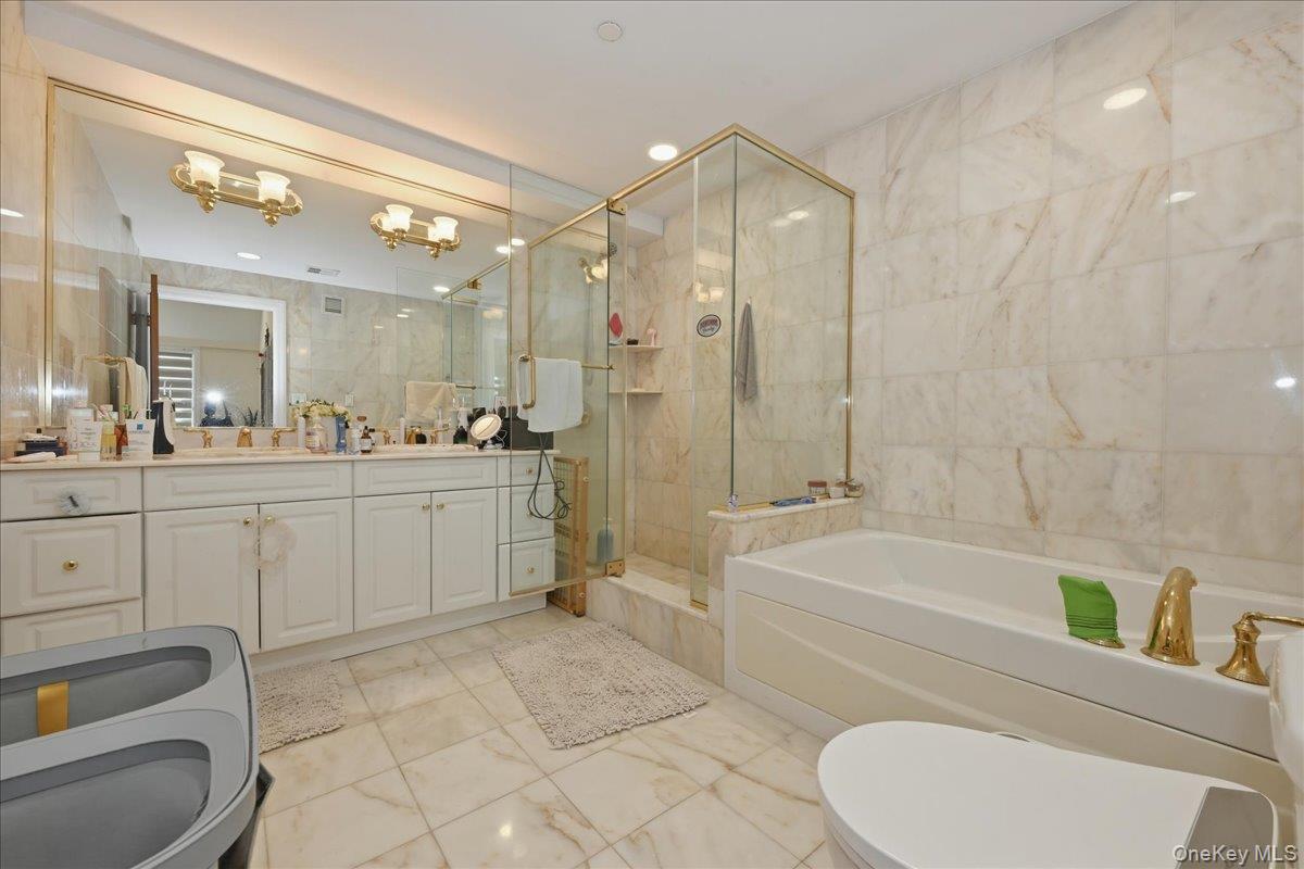171 Great Neck Road, Unit 4L Great Neck, NY 11021 - Photo 16 of 19