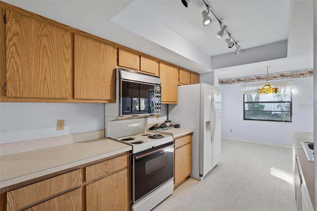 3431 Deerfield Lane Clearwater, FL 33761 - Photo 5 of 27