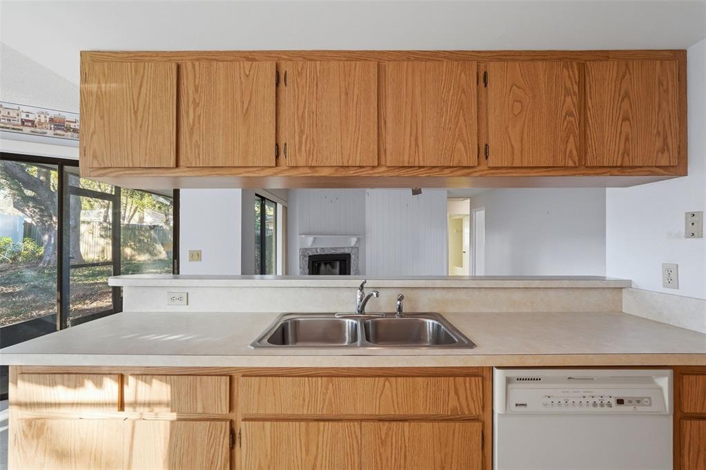 3431 Deerfield Lane Clearwater, FL 33761 - Photo 7 of 27