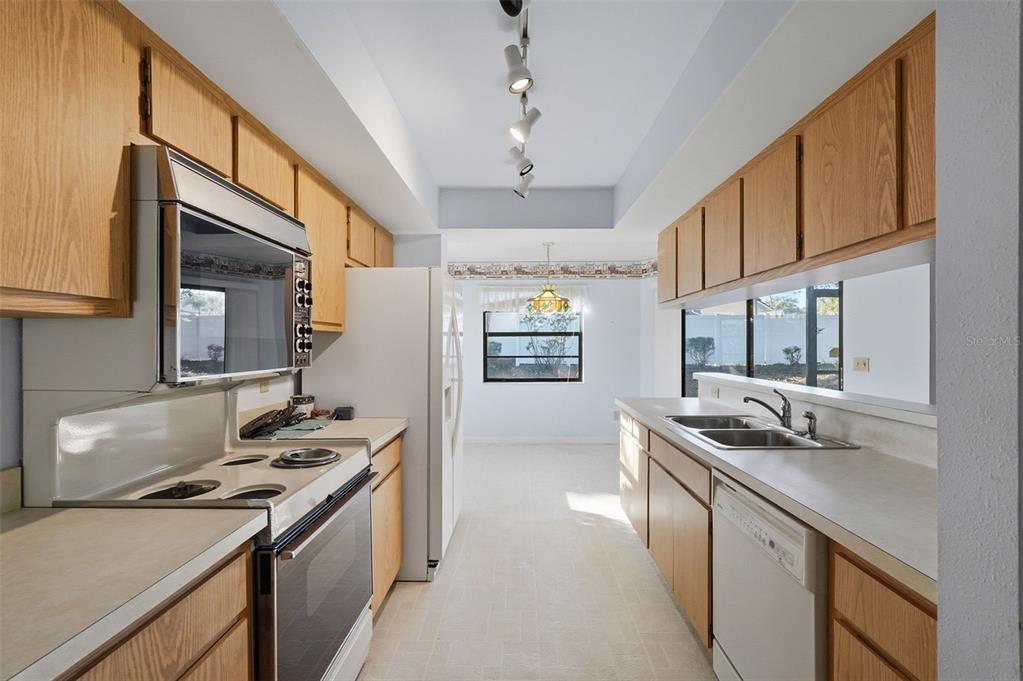 3431 Deerfield Lane Clearwater, FL 33761 - Photo 8 of 27