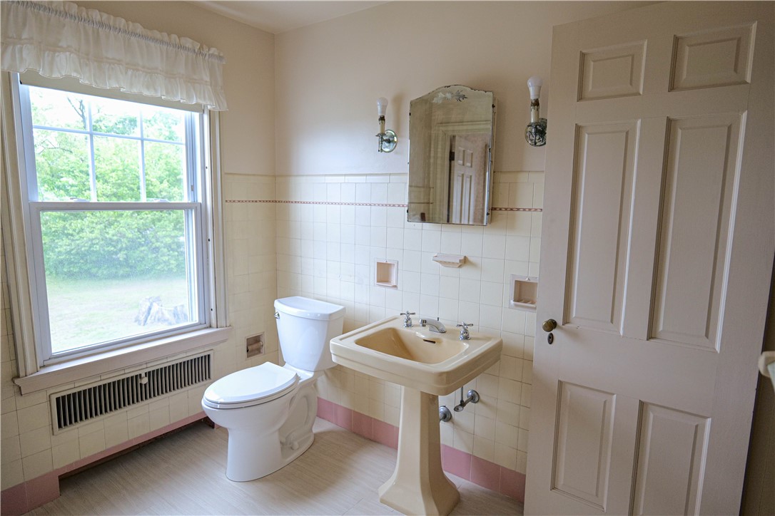36 Underwood Street Pawtucket, RI 02860 - Photo 41 of 46