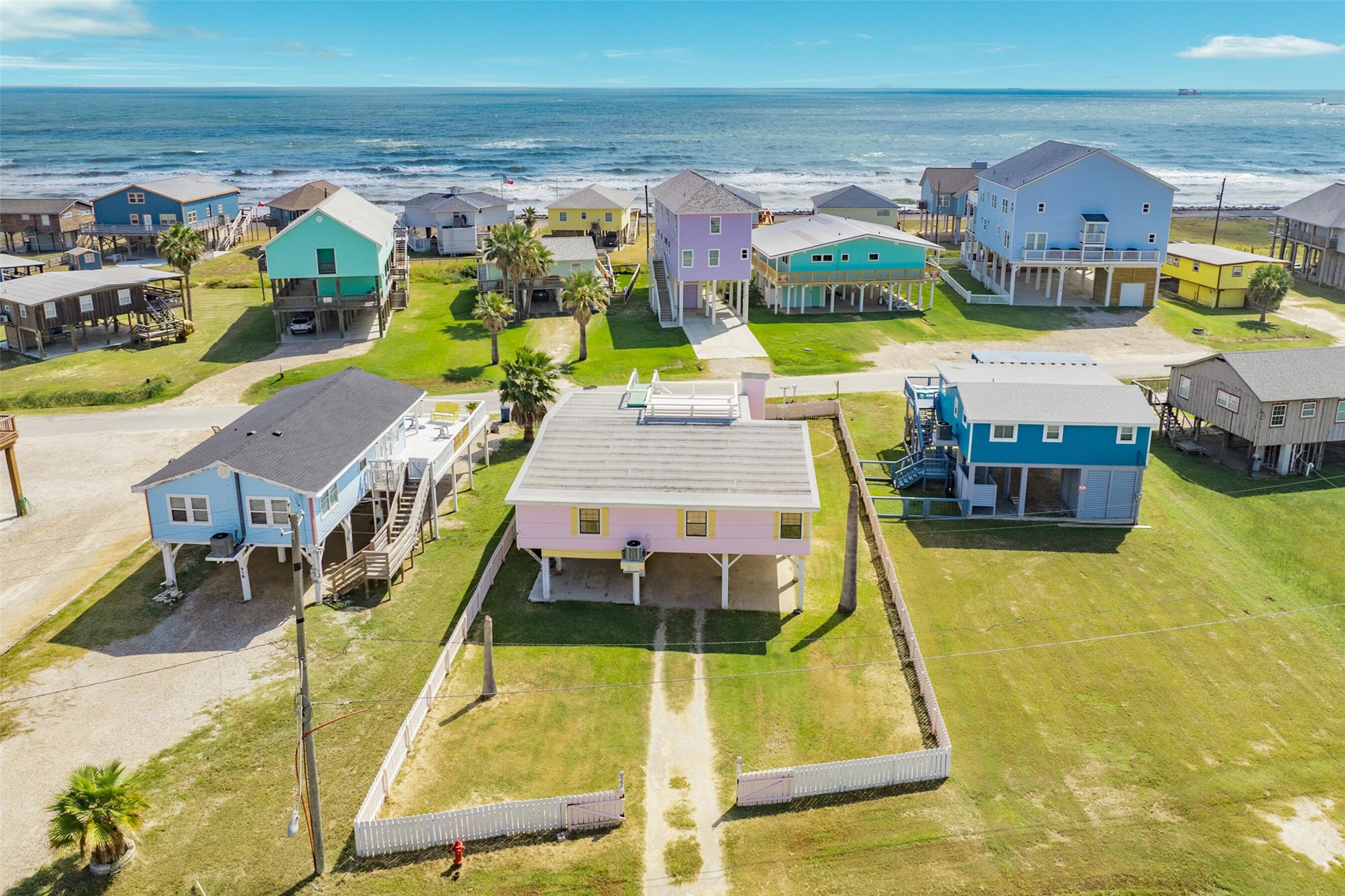922 Seashell Drive Freeport, TX 77541 - Photo 5 of 40