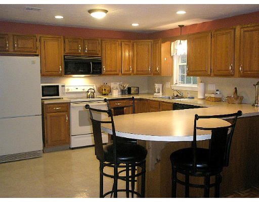 706 A Ridgefield Circle, Unit A Clinton, MA 01510 - Photo 5 of 9 Gallery Image 5
