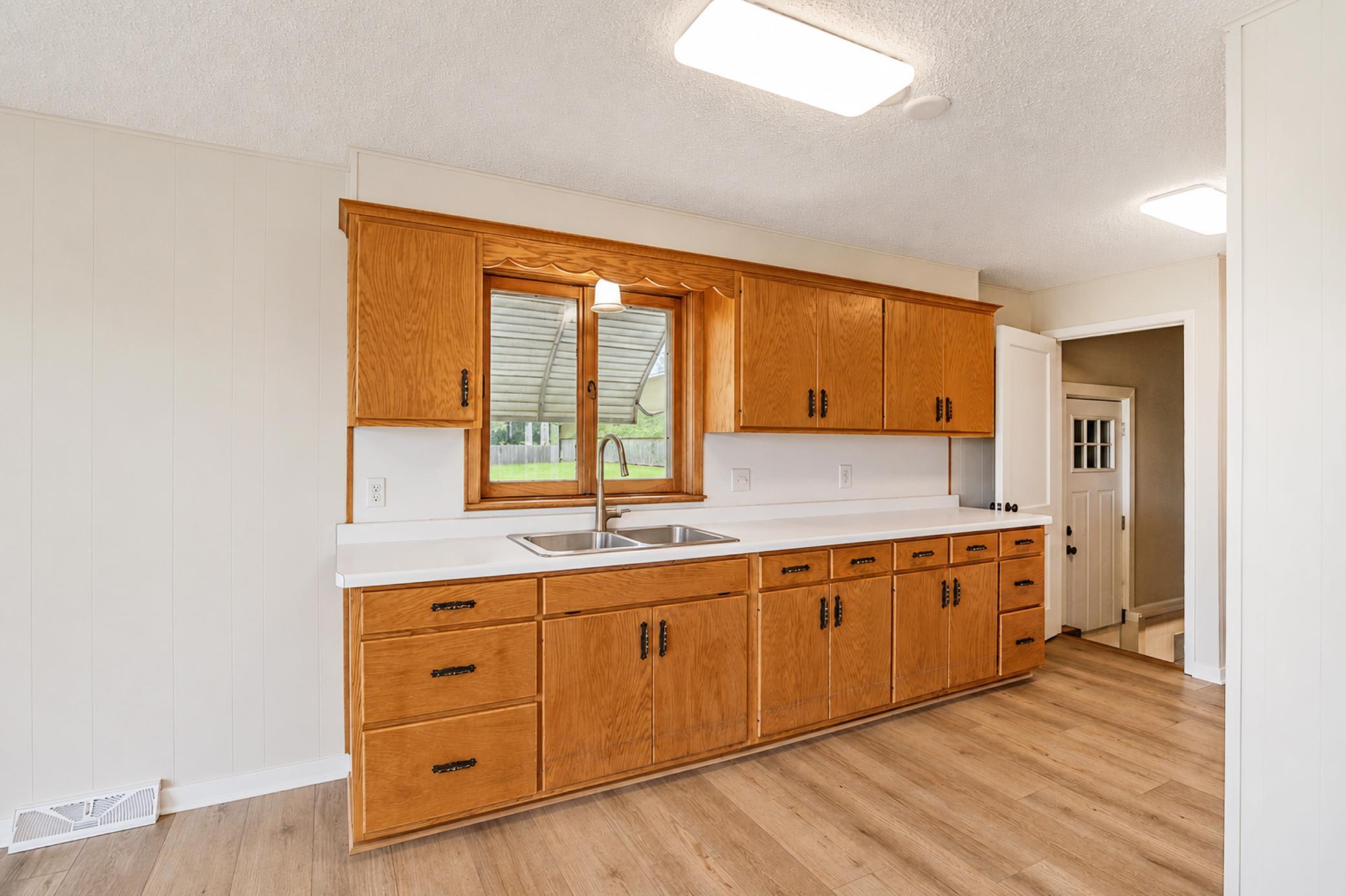 1407 4th Avenue Southwest Austin, MN 55912 - Photo 23 of 44