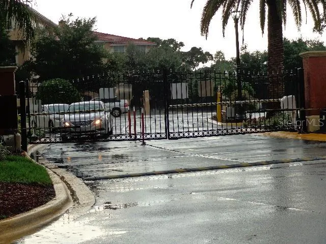 a view of a yard with sitting area