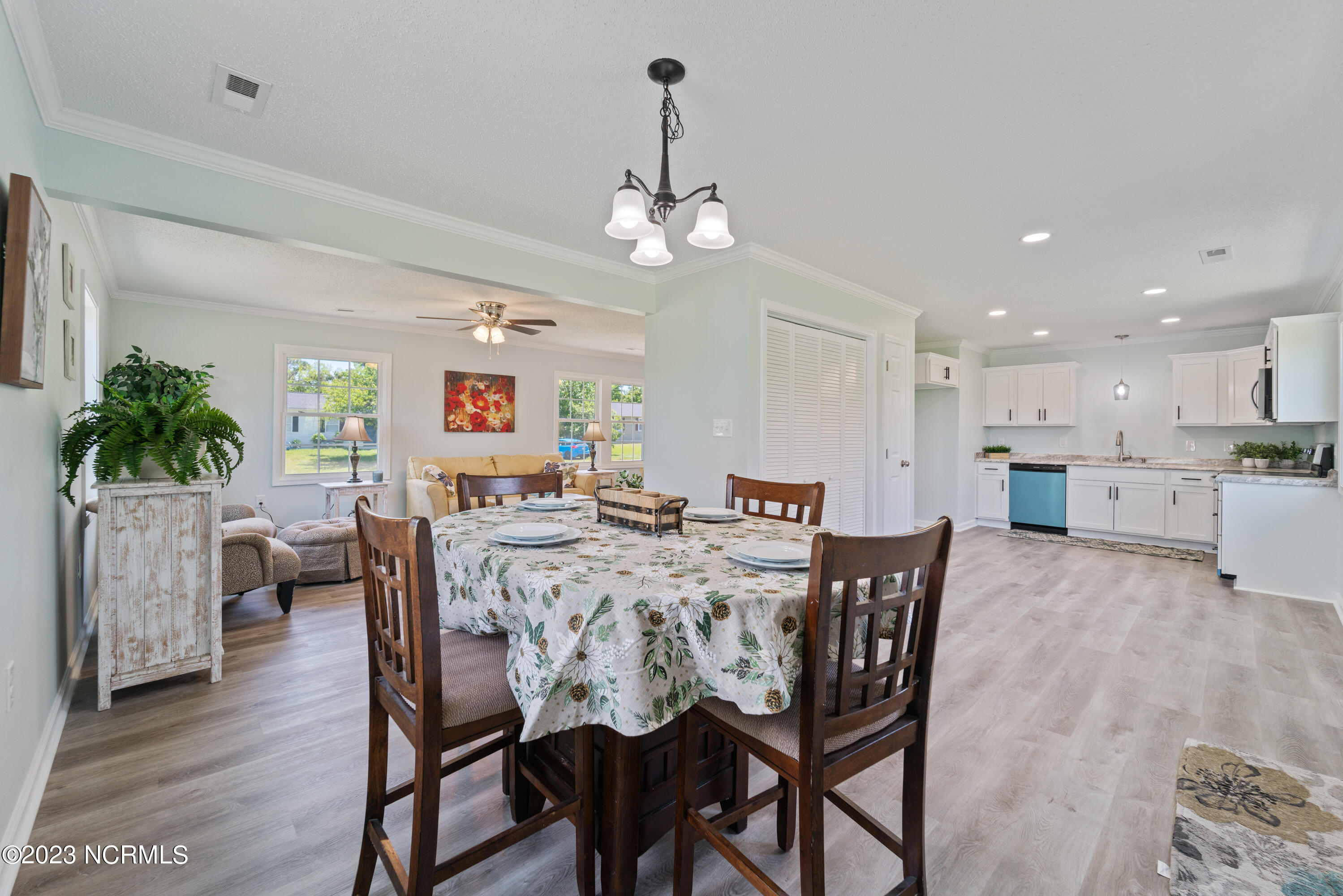 77 Crown Point Road Hubert, NC 28539 - Photo 4 of 30 Dining