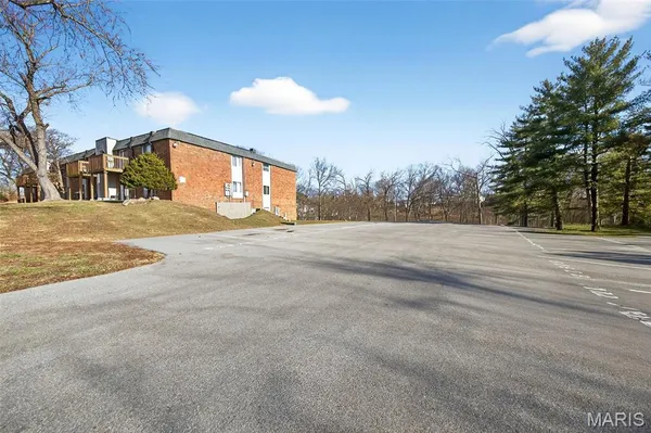 $79,900 | 5766 Westphalia Lane, Unit B, St. Louis, MO 63129