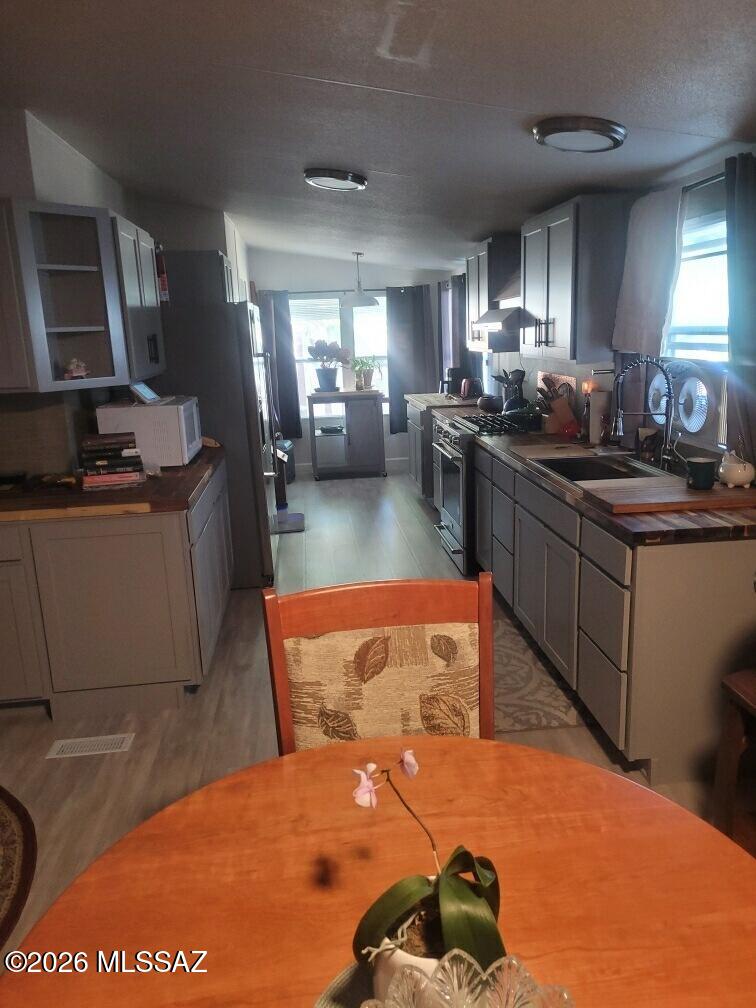 15770 North Oracle Road, Unit B4 Tucson, AZ 85739 - Photo 3 of 30 Dining area looking into kitchen