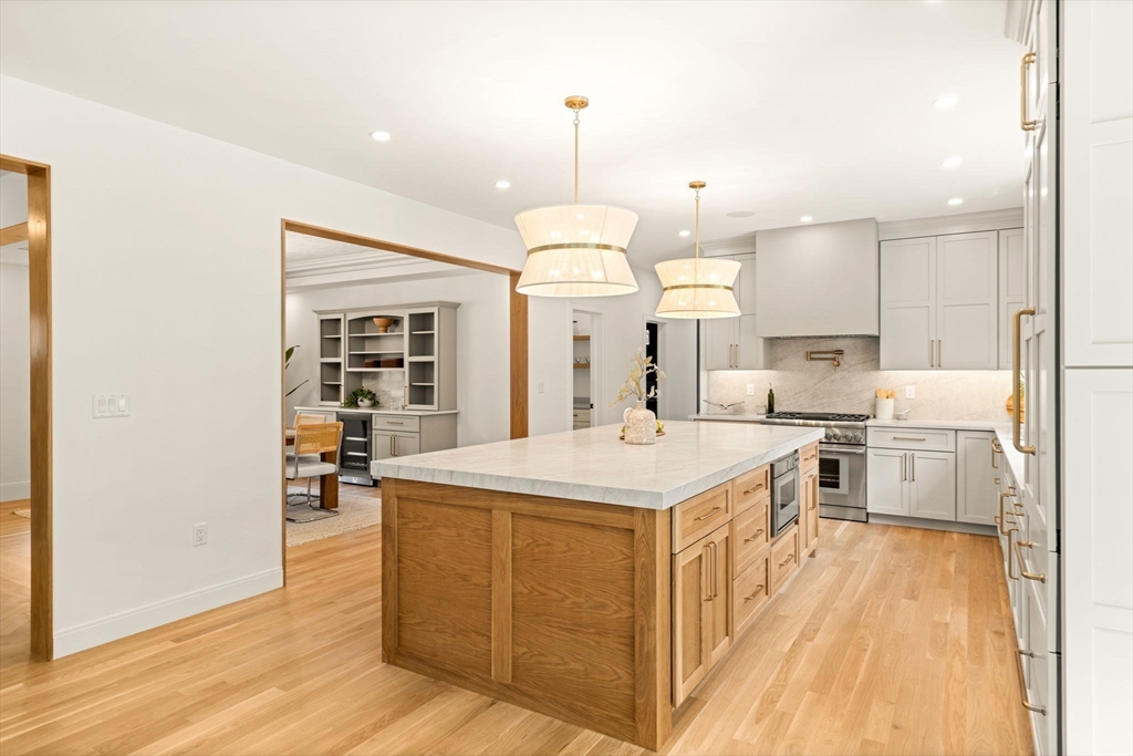 2 Stephanie Street Burlington, MA 01803 - Photo 4 of 42