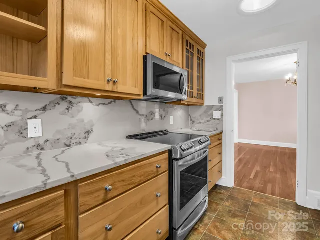 $575,000 | 1618 Kensington Road, Hendersonville, NC 28791