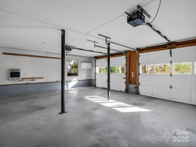 $575,000 | 1618 Kensington Road, Hendersonville, NC 28791