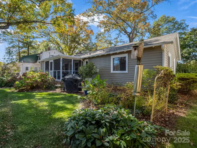 $575,000 | 1618 Kensington Road, Hendersonville, NC 28791